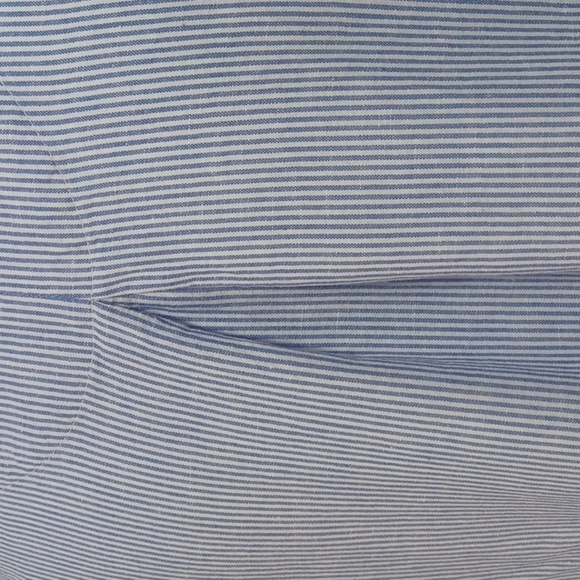 TAHARI WOMENS TOP SIZE L IN A LOVELY BLUE AND WHITE STRIPED 💙 - Picture 6 of 7